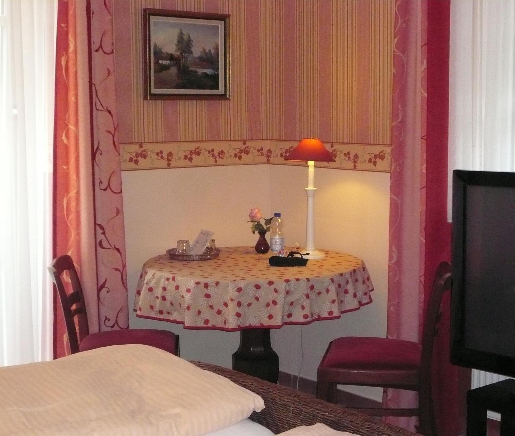 Mosel-Landhaus Am Moselufer B&B Briedern Kültér fotó