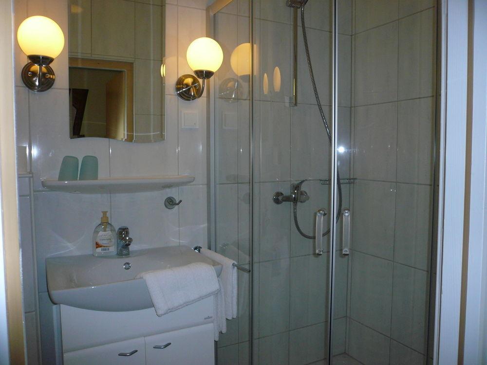 Mosel-Landhaus Am Moselufer B&B Briedern Kültér fotó